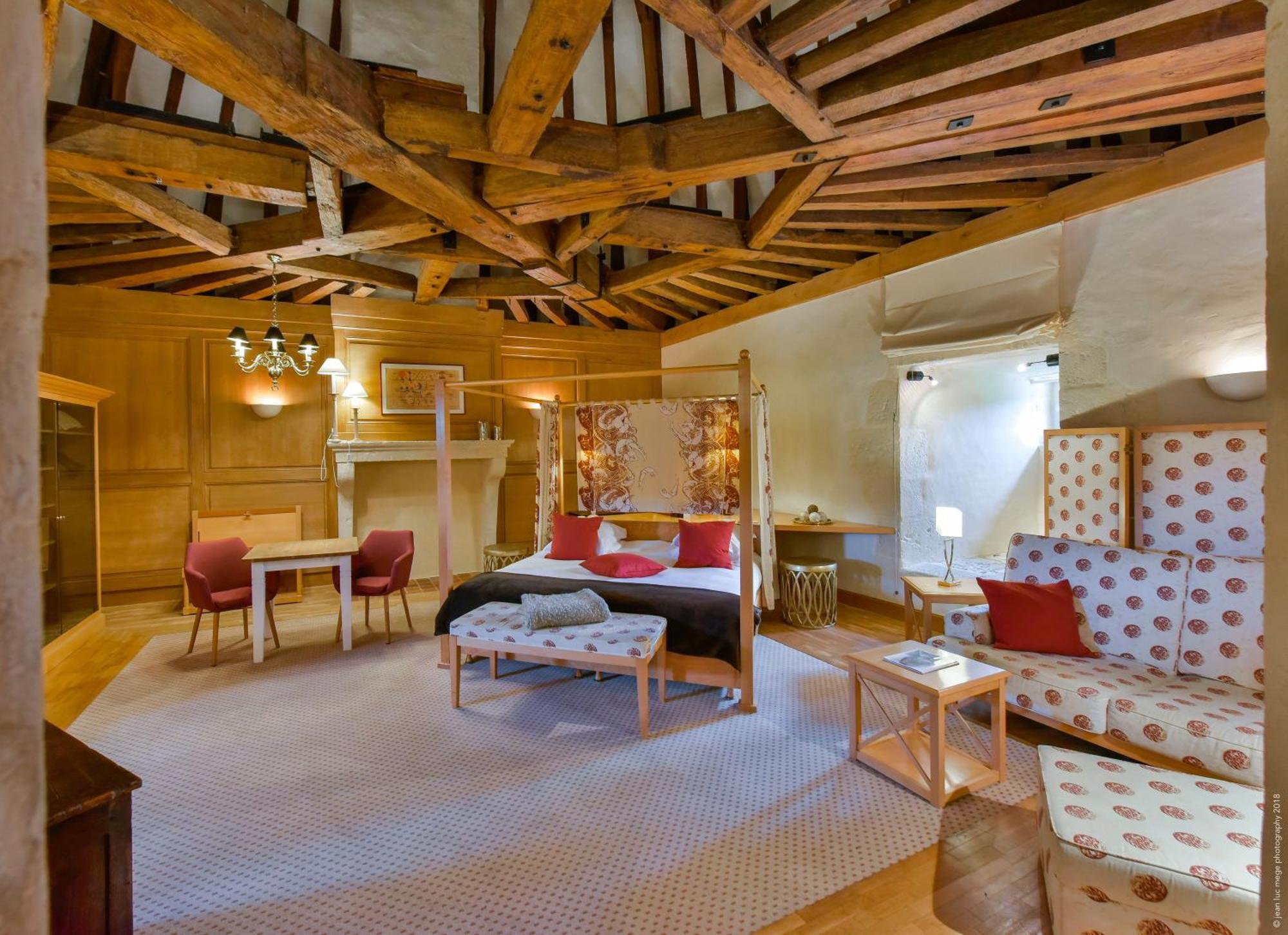 Castle Suite with Golf View,1589329698:JPEG